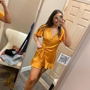 Orange short dress size Medium, ties